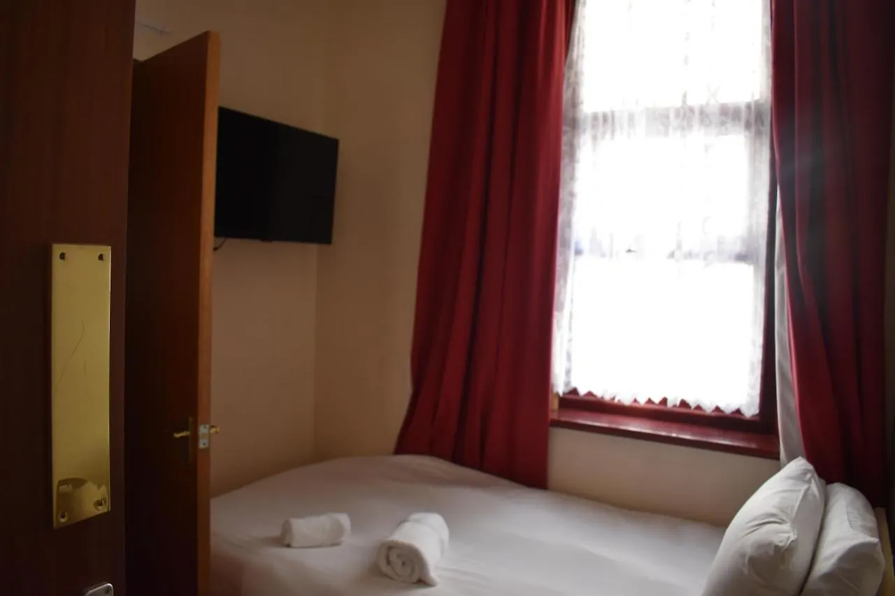 Lyndhurst Hotel Blackpool Bed & Breakfast