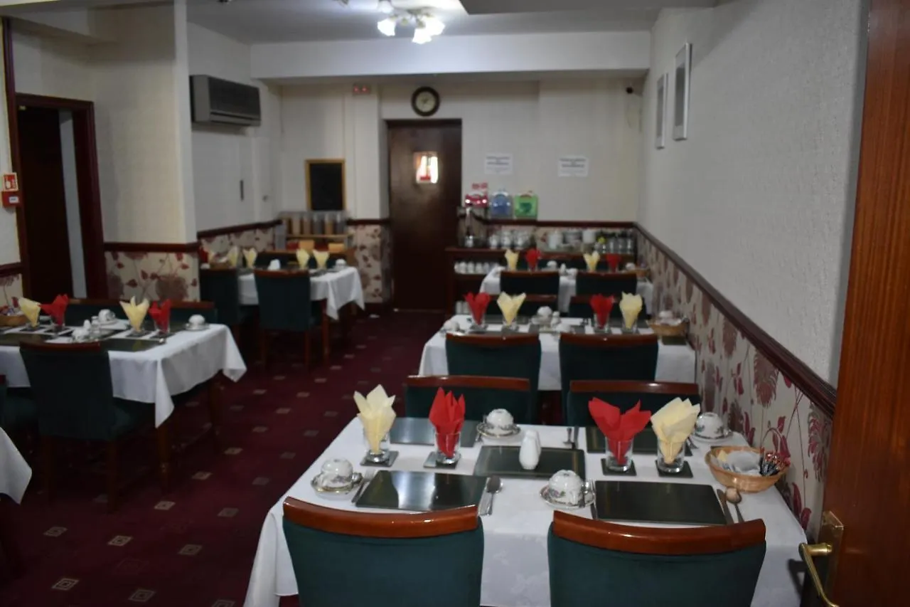 Lyndhurst Hotel Blackpool 2*,
