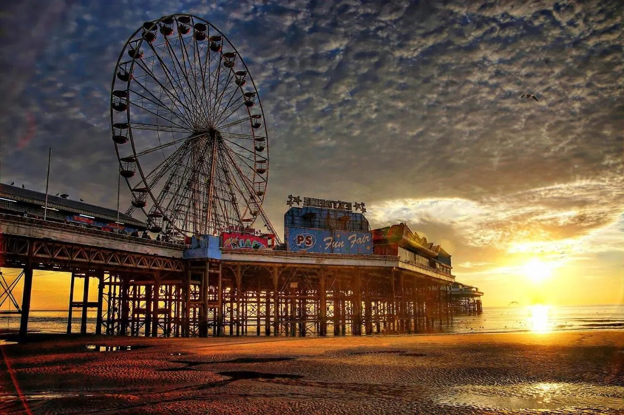 Lyndhurst Hotel Blackpool Bed & Breakfast