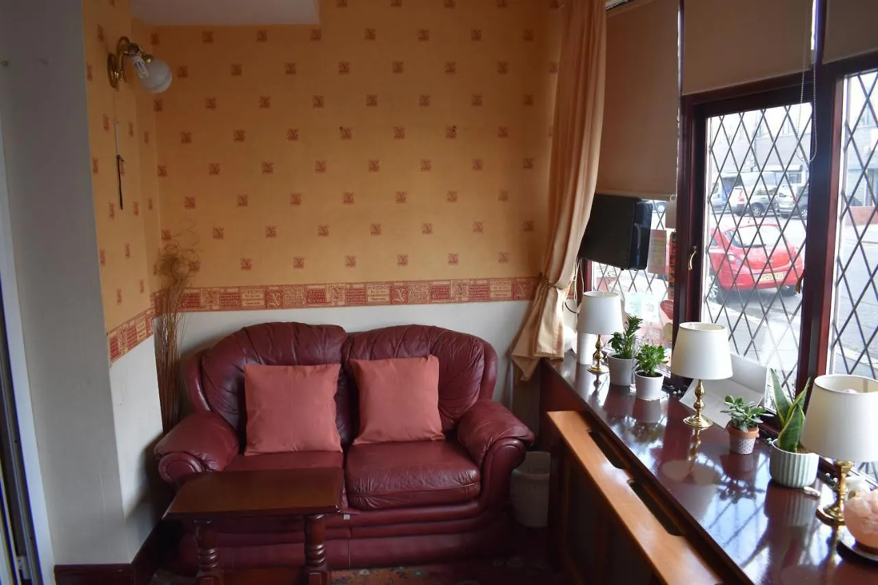 ** ベッド・アンド・ブレックファスト Lyndhurst Hotel ブラックプール イギリス