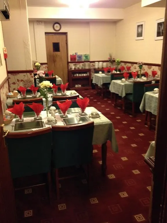 ** ベッド・アンド・ブレックファスト Lyndhurst Hotel ブラックプール イギリス