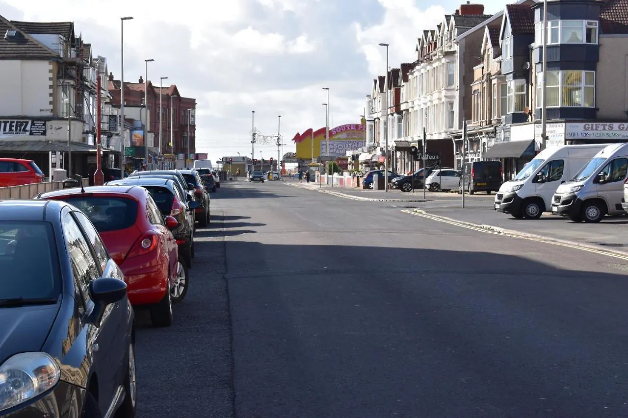 Lyndhurst Hotel Blackpool Bed & Breakfast